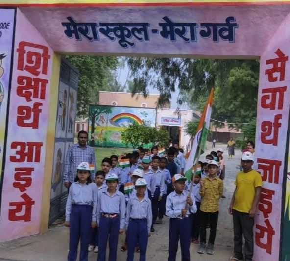 सिरसा के गांवों में हर घर तिरंगा अभियान के तहत निकाली जा रही तिरंगा यात्राएं, देशभक्ति के रंग में रंगे ग्रामीण और विद्यार्थी