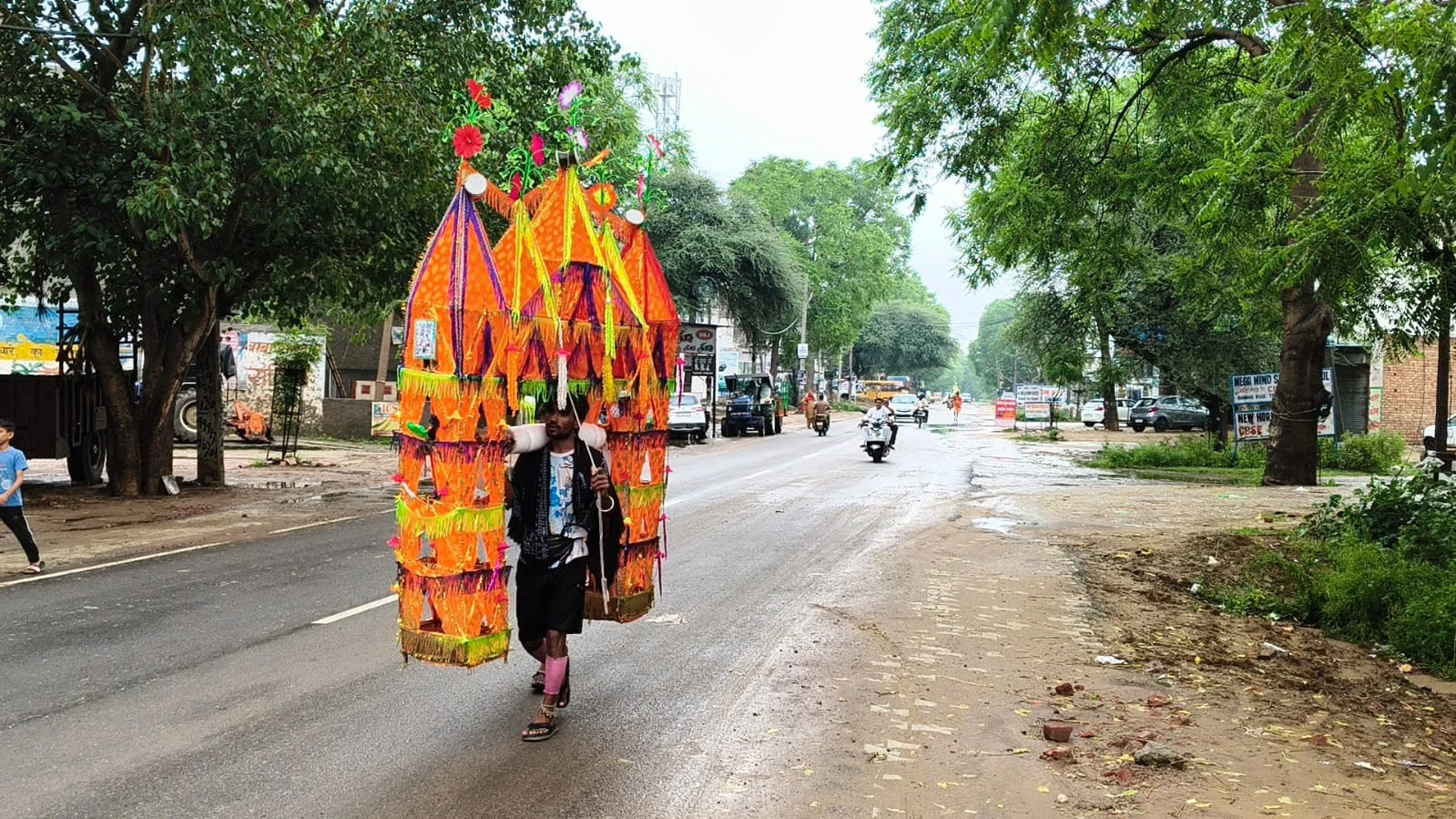 गोमुख और हरिद्वार से गंगाजल लेकर अपने गांवों पहुंचे शिवभक्त, श्रावण शिवरात्रि पर करेंगे जलाभिषेक