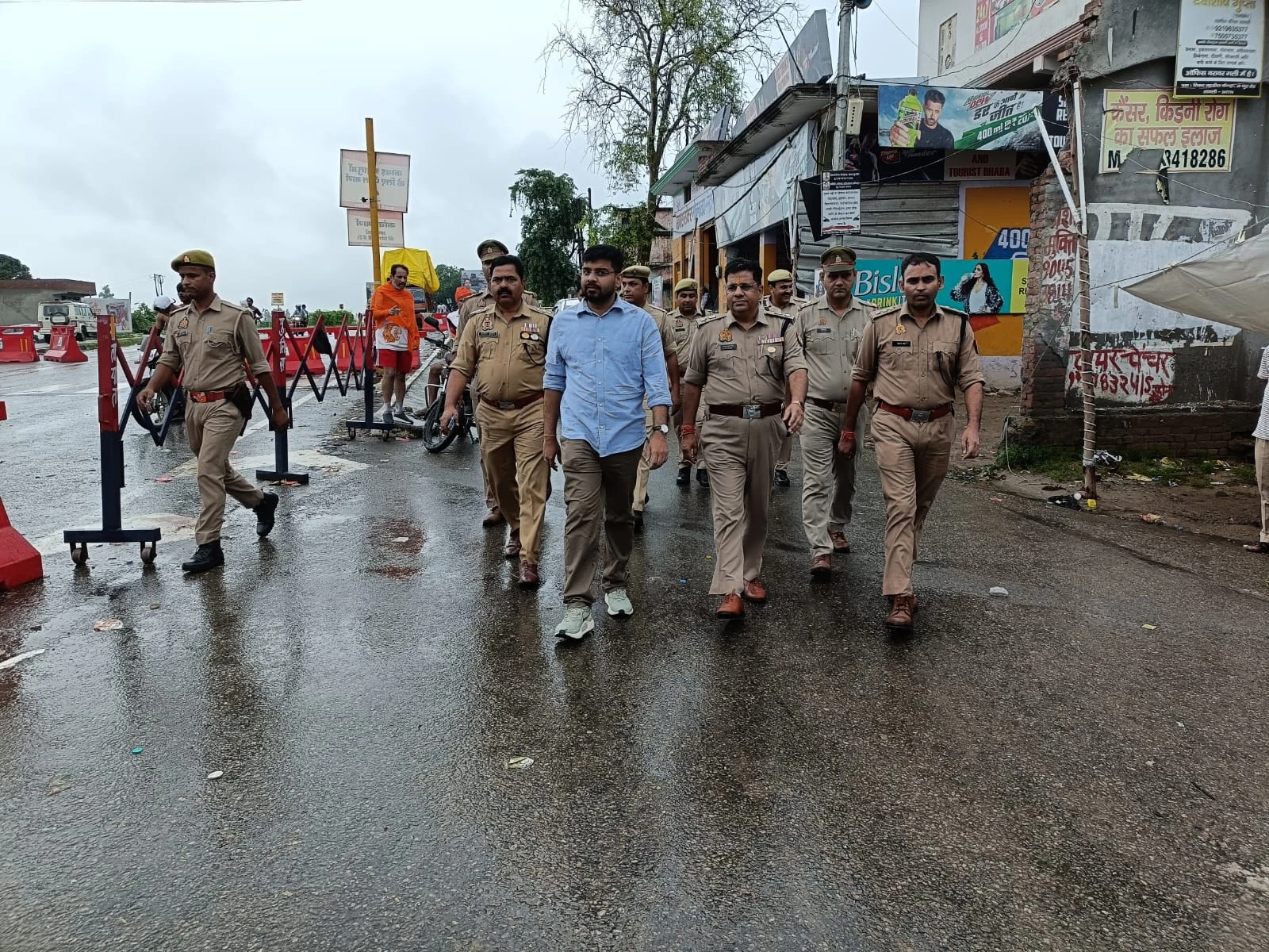 श्रावण शिवरात्रि पर्व पर जिलाधिकारी और पुलिस अधीक्षक ने किया कांवड़ मार्ग का निरीक्षण