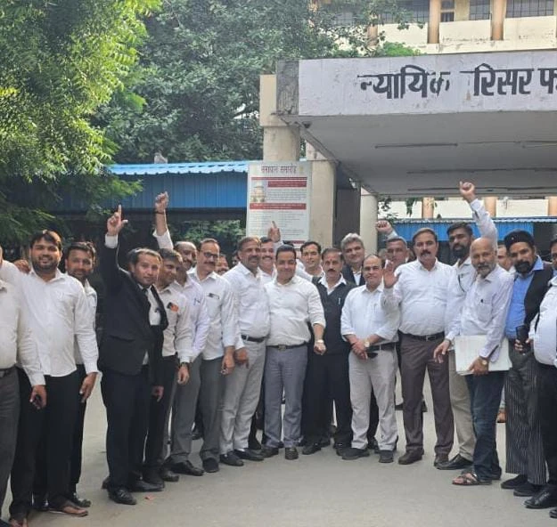फरीदाबाद में जिला बार एसोसिएशन की स्ट्राइक तीसरे दिन भी जारी, डीसीपी और एसीपी की समझाइश बेअसर
