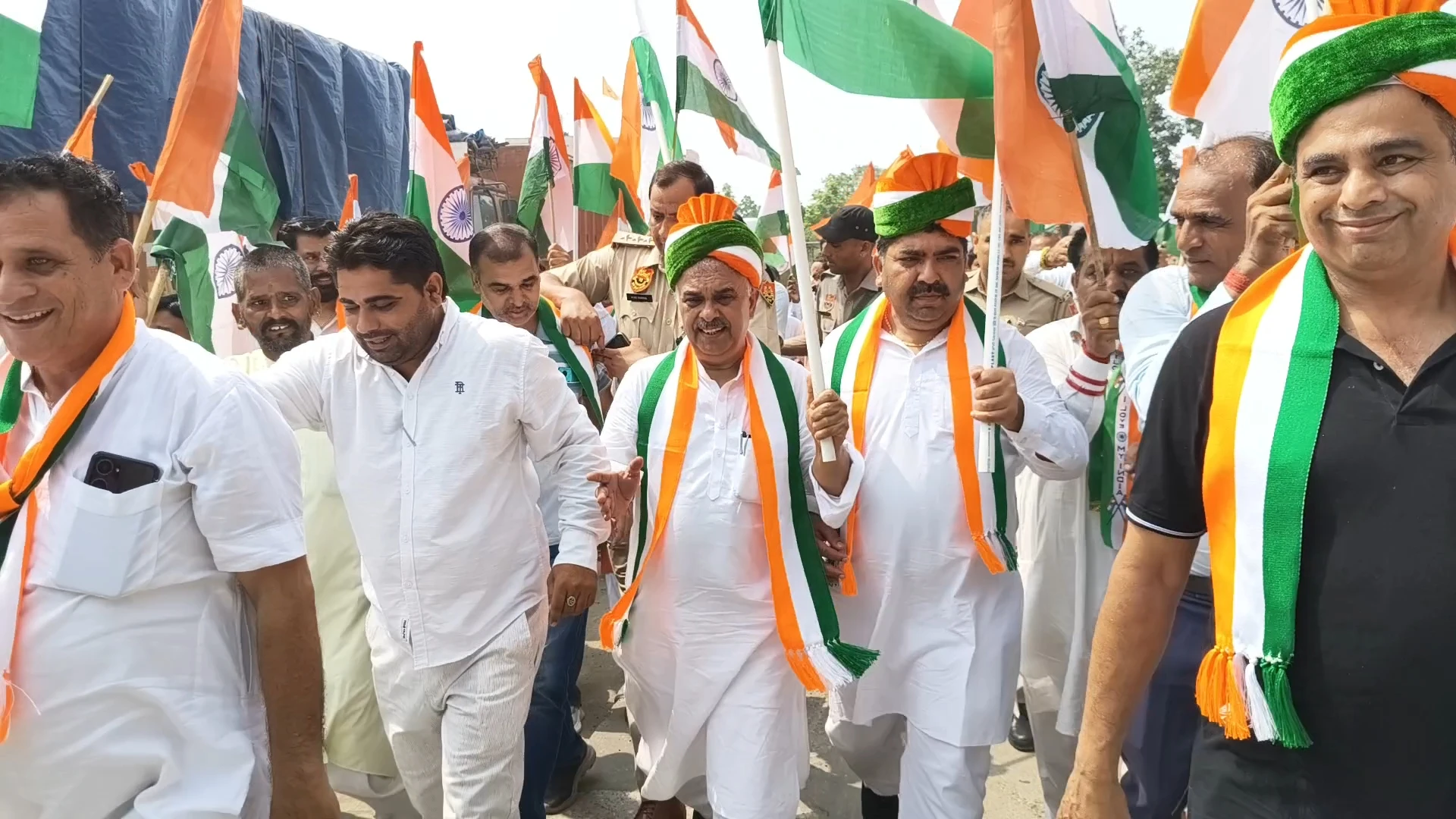 तरावड़ी में स्वतंत्रता दिवस पर निकली भव्य तिरंगा यात्रा, विधायक भगवानदास कबीरपंथी ने शहीद भगत सिंह को दी श्रद्धांजलि