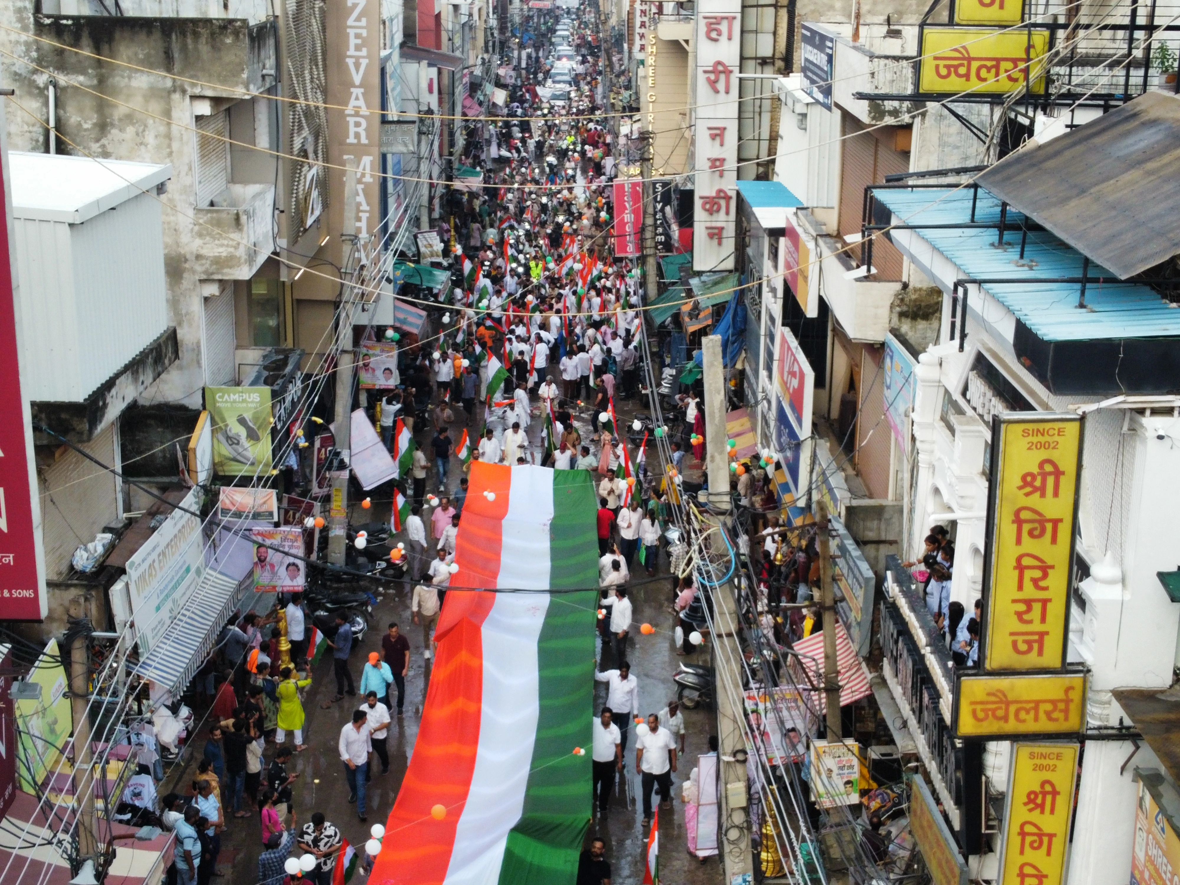 गुरुग्राम में एमएलए मुकेश शर्मा की अगुवाई में निकली भव्य तिरंगा यात्रा, वंदे मातरम के नारों से गूंजा माहौल