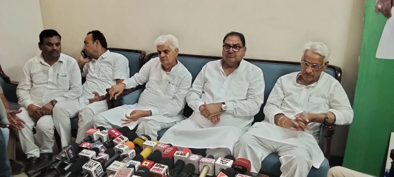 अभय चौटाला का बड़ा बयान, हरियाणा में नायब सिंह सैनी नहीं बल्कि मनोहर लाल चला रहे हैं सरकार