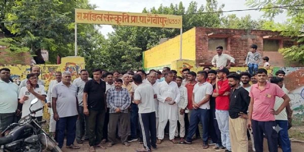 हिसार के स्कूल में शिक्षकों की कमी पर अभिभावकों का फूटा गुस्सा, तालाबंदी की चेतावनी के साथ दिया तीन दिन का अल्टीमेटम