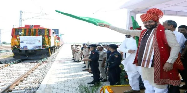 पश्चिमी बंदरगाहों से जुड़ेगा एनसीआर, हरियाणा के नांगल चौधरी में लॉजिस्टिक हब से मालगाड़ी रवाना