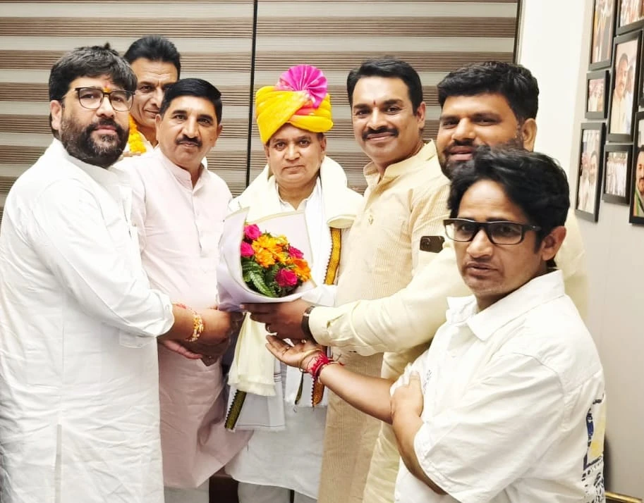रेवाड़ी में भाजपा प्रदेश महामंत्री सत्यप्रकाश जरावता ने अजय कांटीवाल के कार्यालय का किया दौरा