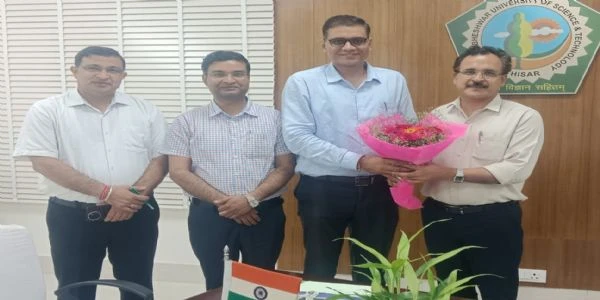 हिसार: गुजविप्रौवि के नवनियुक्त कुलपति प्रो. विजय कुमार ने संभाला कार्यभार, दिए काम से प्रतिभा दिखाने के निर्देश