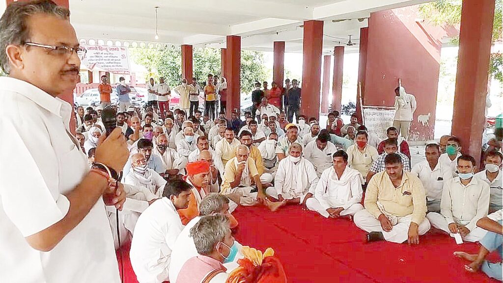 पंचायत ने भरी हुंकार … मुस्लिमों का करें बहिष्कार !