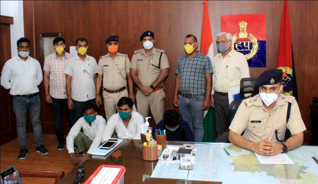 नौकरी अथवा लोन दिलवाने के नाम पर आर्थिक शोषण करने वाले अंतरराज्यीय जालसाज गिरोह का पर्दाफाश,