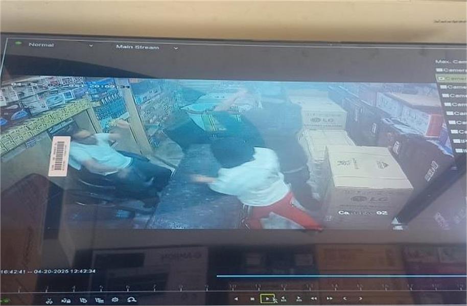 पंजाब में सरेआम गुंडागर्दी, दुकान पर आए नकाबपोश हमलावरों ने खेली खूनी जंग, घटना CCTV में कैद