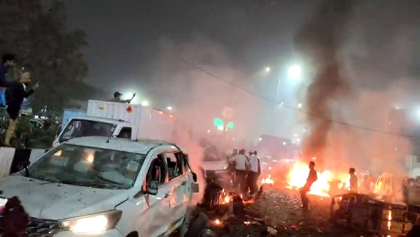 हर हादसा एक सवाल है — जवाब कौन देगा? दिल्ली के आसमान में गूंजा धमाका