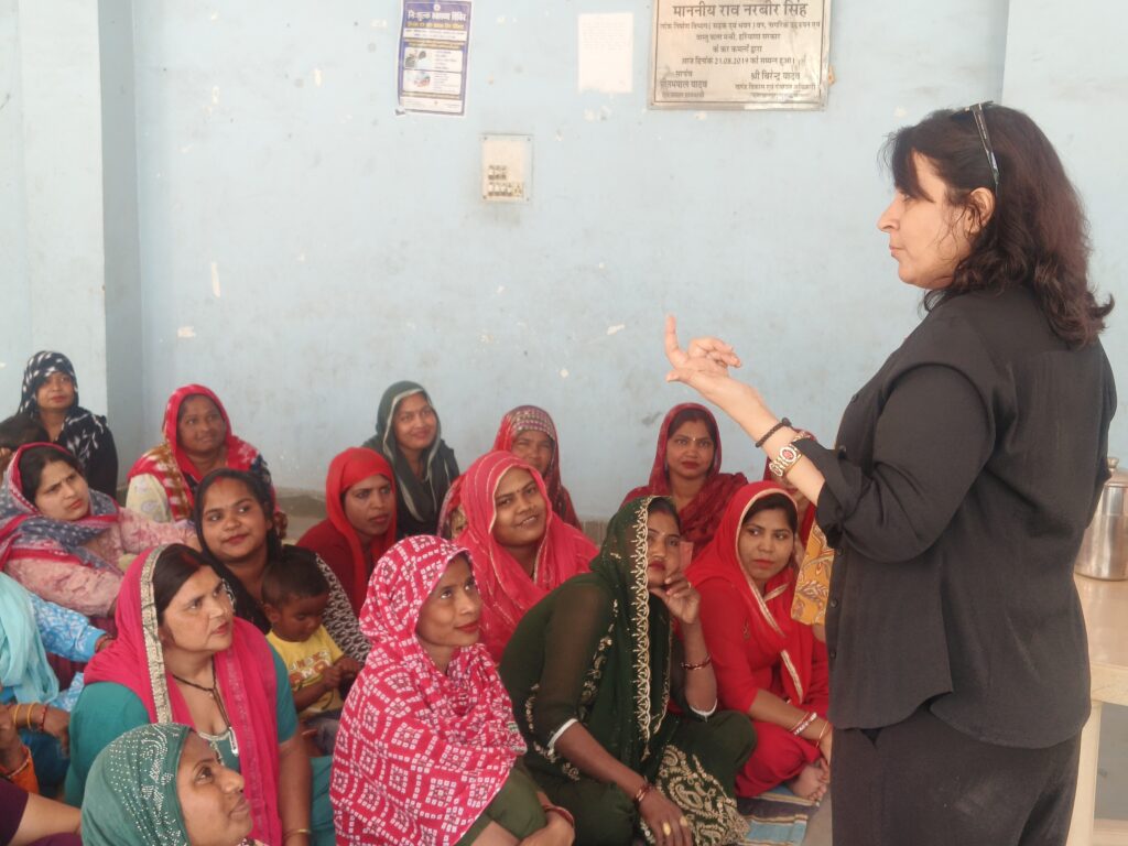 महिला दिवस पर कालियावास गांव में मासिक धर्म स्वच्छता जागरूकता कार्यक्रम