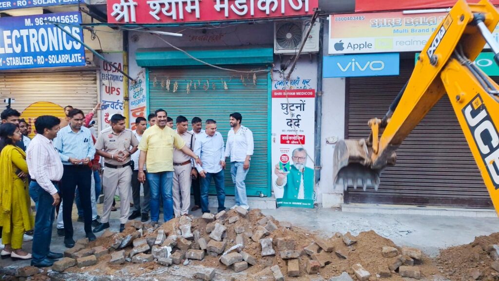 जटौली और पटौदी में 200 दुकानों के सामने से अतिक्रमण हटाए