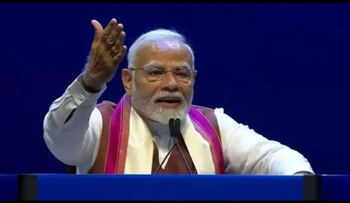 नरेंद्र मोदी बने सबसे लंबे समय तक सार्वजनिक पद पर रहने वाले भारतीय नेता