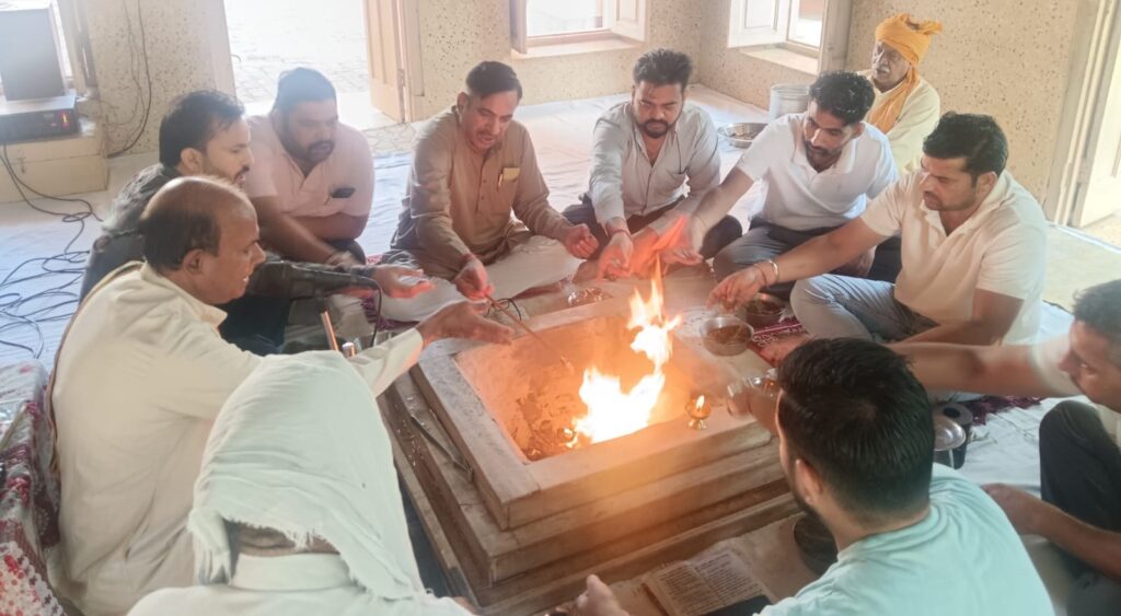 आर्य समाज नरवाना के कार्यक्रम में प्रधान चंद्रकांत आर्य कृषि और पशुपालन को आत्मनिर्भर राष्ट्र का आधार बताते हुए संबोधित करते हुए