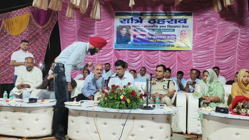 नरवाना के गांव उझाना खंड के गांव रेवर में हुआ रात्रि ठहराव कार्यक्रम में अधिकारीगण