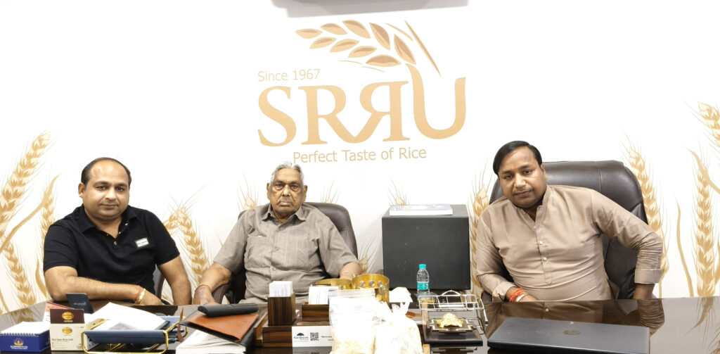 फोटो : श्रीमद्भागवत कथा महोत्सव की जानकारी देते श्रीराम ग्रुप तरावड़ी के डायरैक्टर लाला साधुराम सिंगला।