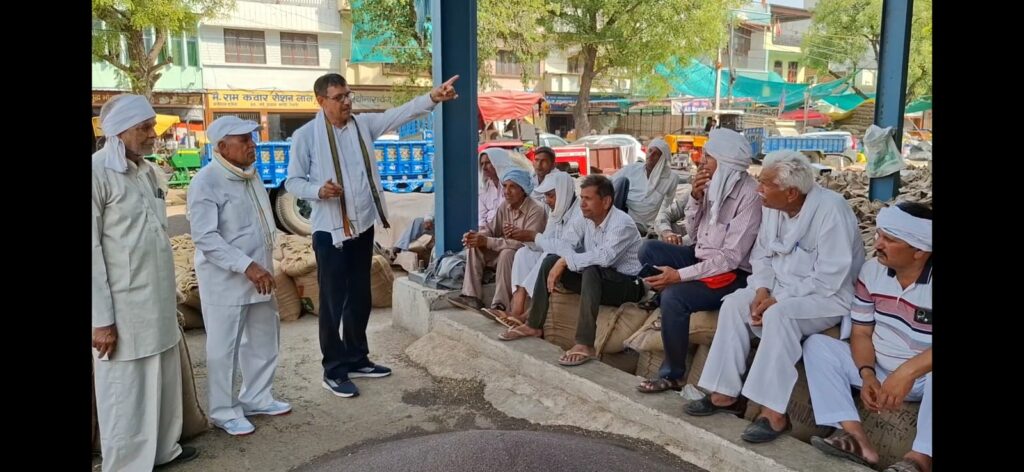 किसानों से हुई बैठकों में उजागर ज्वलंत समस्याओं पर विचार करते हुए