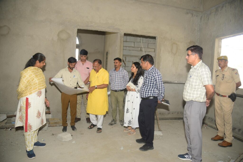 विधानसभा अध्यक्ष श्री वासुदेव देवनानी ने मंगलवार को पंचशील नगर में निर्माणाधीन साइंस पार्क का अवलोकन किया। निरीक्षण के दौरान श्री देवनानी ने बताया कि साइंस पार्क को अत्याधुनिक सुविधाओं से विकसित किया जा रहा है,