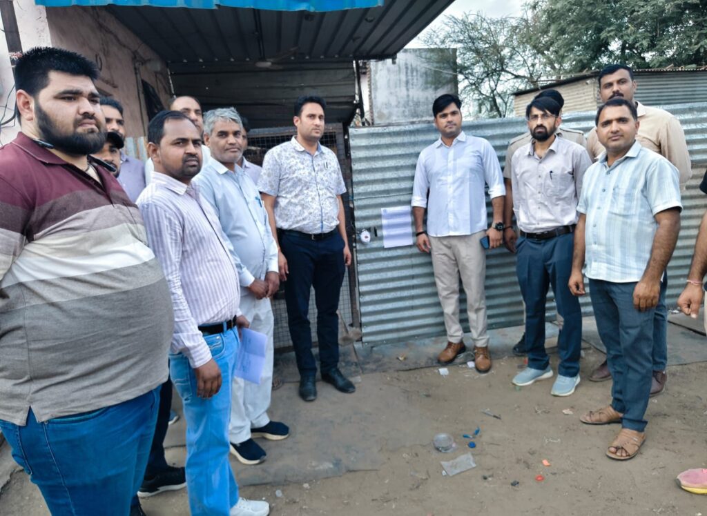 नीमराना में अवैध कबाड़ गोदामों पर कार्रवाई, 12 गोदाम सीज