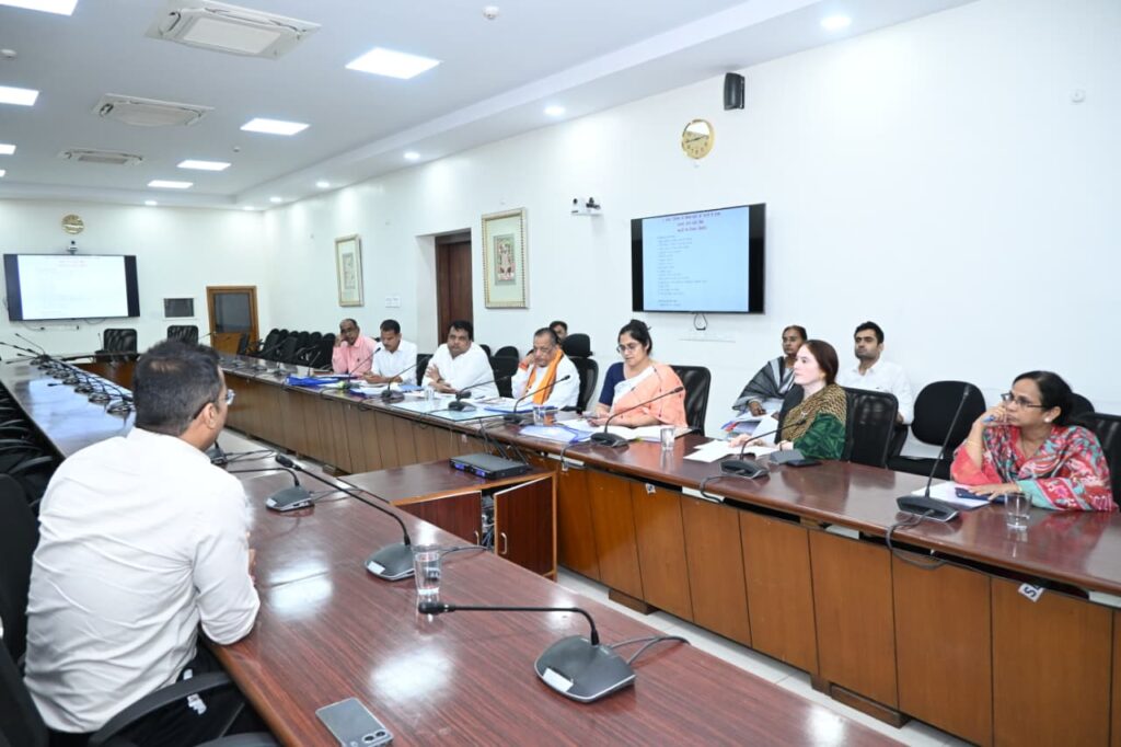 वरिष्ठ नागरिक तीर्थ यात्रा योजना- ऑनलाइन आवेदन के लिए जल्द खुलेगा पोर्टल -यात्रा संचालन समिति की बैठक में देवस्थान मंत्री ने दिए निर्देश