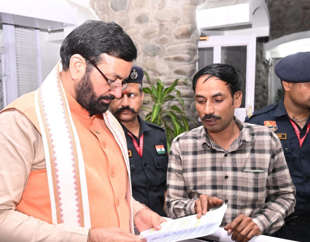 कलायत के समाजसेवी राधेश्याम प्रजापति अब सीधे मुख्यमंत्री नायब सिंह सैनी के चंडीगढ़ स्थित दरबार में पहुंच गए हैं।