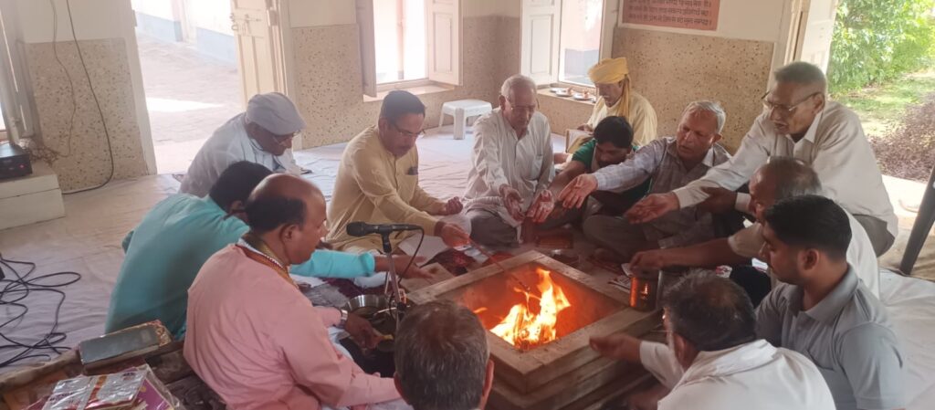 आर्य प्रतिनिधि सभा हरयाणा दयानन्द मठ रोहतक ने प्रधान चंद्रकांत आर्य के मार्गदर्शन में आयोजित कार्यक्रम में बोलते हुए आर्य समाज प्रधान चन्द्रकसन्त आर्य ने यह बात कही।