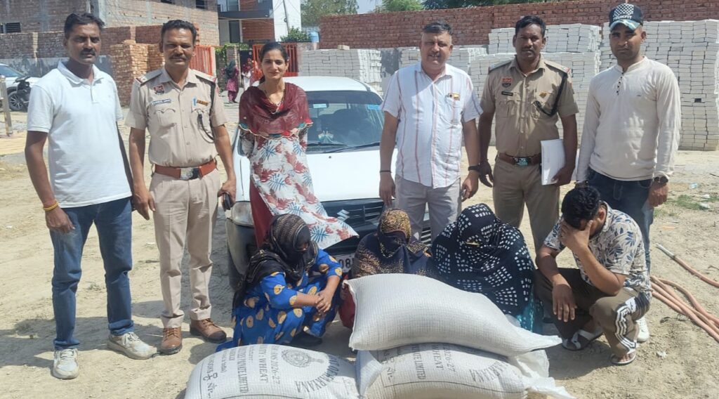 गेहूं के कट्टे चोरी मामले में आरोपी एंटी व्हीकल थेफ्ट स्टॉफ गिरफ्त में।