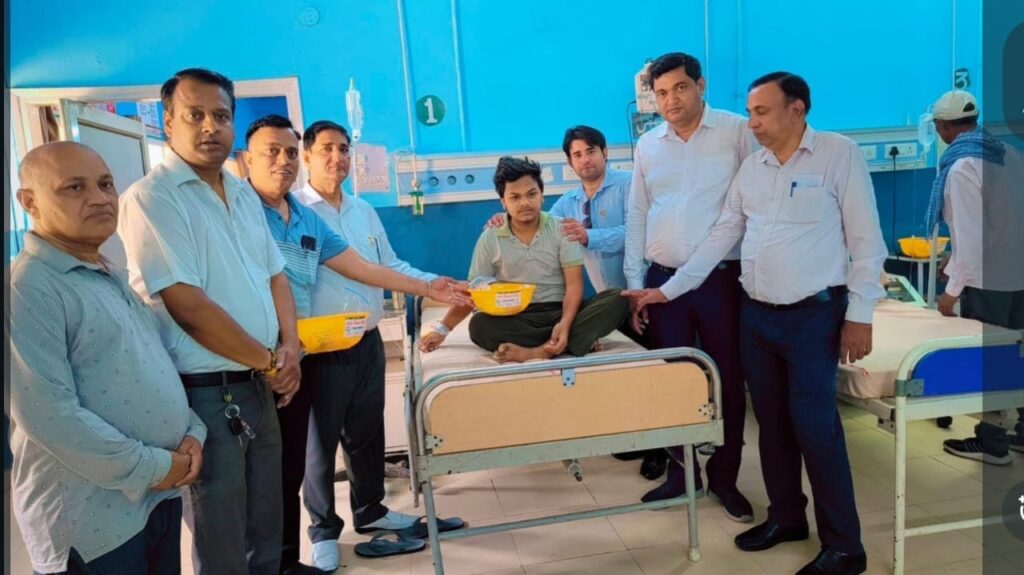 भारत विकास परिषद नरवाना ने मरीजों, वृद्धाश्रम व नशा मुक्ति केंद्र में बांटा दुग्ध व फलाहार