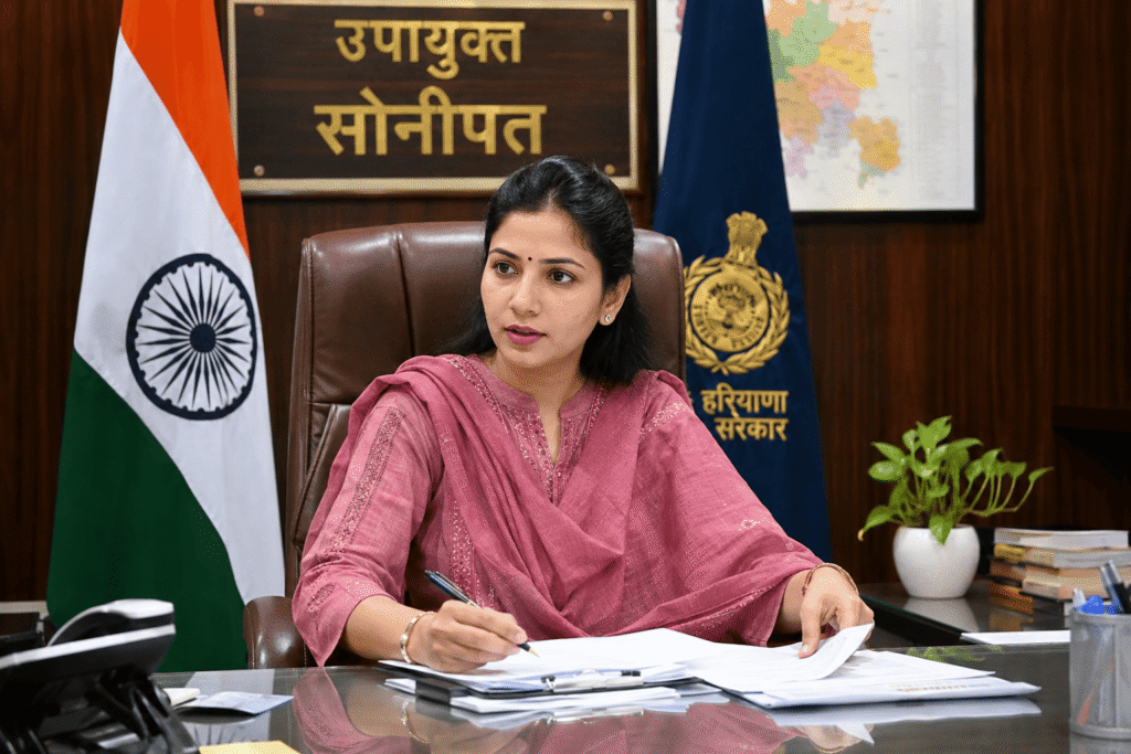 सोनीपत में जिला स्तरीय अपशिष्ट प्रबंधन समिति गठन को लेकर कार्यालय में बैठक करती उपायुक्त नेहा सिंह। जिले में ठोस, प्लास्टिक, जैव-चिकित्सा और औद्योगिक कचरे के वैज्ञानिक निस्तारण एवं पर्यावरण संरक्षण को मजबूत बनाने पर चर्चा