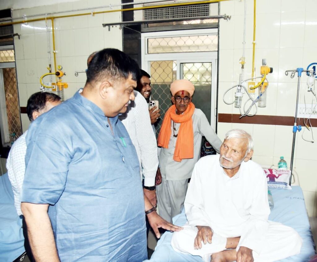 सीकर जिला प्रभारी मंत्री ने श्री कल्याण अस्पताल का किया औचक निरीक्षण