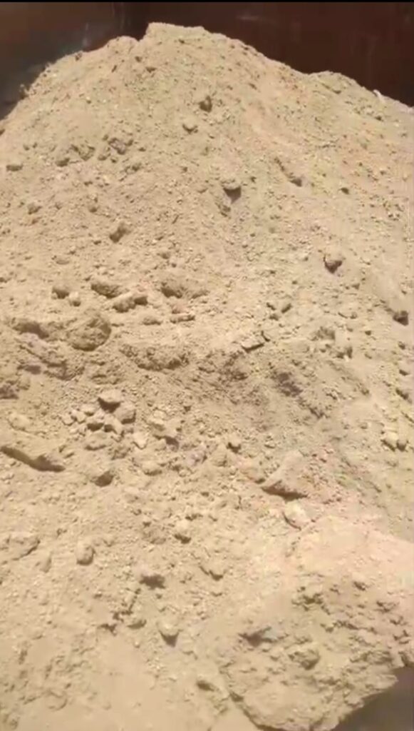 तोशाम में क्रेशर मलिक ने खानक में खनन कंपनी पर लगाया पत्थर के बदले रेत देने का आरोप