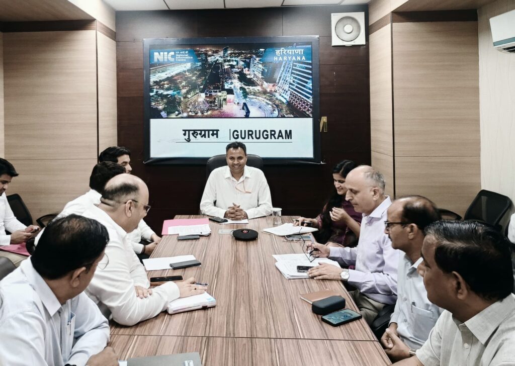डॉ. ललित जैन ने जिला प्रशासन को निर्देश दिए कि राज्य स्तर पर संचालित कंट्रोल रूम की तर्ज पर जिला स्तर पर भी एक समर्पित हेल्पलाइन नंबर अथवा कंट्रोल रूम स्थापित किया जाए।