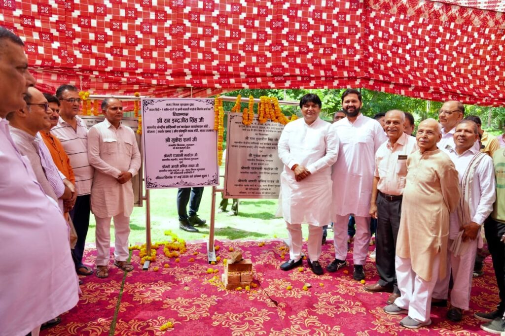 मुकेश शर्मा का स्वागत करते हुए क्षेत्र में हो रहे विकास कार्यों के लिए आभार व्यक्त किया।