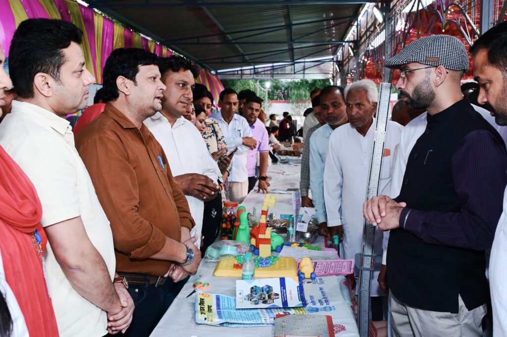 एडीसी सोनू भट्ट ने ग्रामीणों से संवाद कर उनकी समस्याएं सुनीं और मौके पर समाधान के निर्देश दिए।