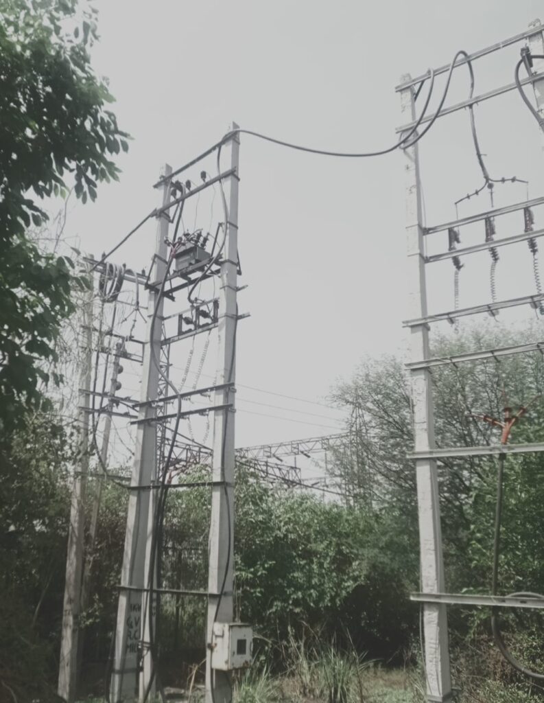फोटो : बिजली विभाग में लगा जी.वी. गॉड विष्णु राइस एक्सपोर्ट्स प्राइवेट लिमिटेड के नाम से बिजली कनेक्शन।