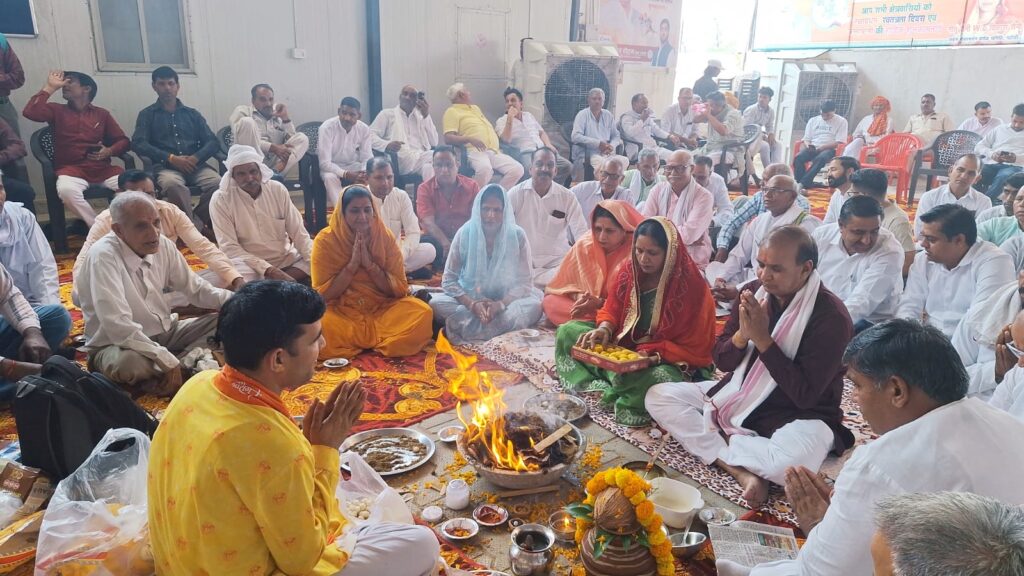 सत्य प्रकाश जरावता ने पूर्व सीएम एवं केंद्रीय मत्री मनोहर लाल खट्टर का जन्मदिन पटौदी स्थित अपने कार्यालय में समर्थकों के साथ उत्साहपूर्वक मनाया।