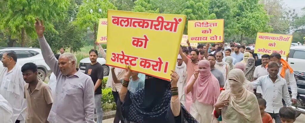 पटौदी जाटोली मंडी परिषद के चुने हुए जनप्रतिनिधि, पूर्व जनप्रतिनिधि, महिलाएं और बड़ी संख्या में क्षेत्र के नागरिक भी पटौदी एसडीएम कार्यालय परिसर में पहुंचे
