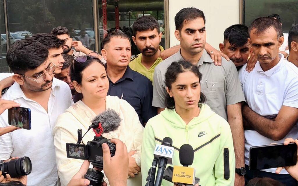 विनेश फोगाट के साथ हुआ व्यवहार खेलों में महिलाओं के सम्मान पर सवाल: पर्ल चौधरी