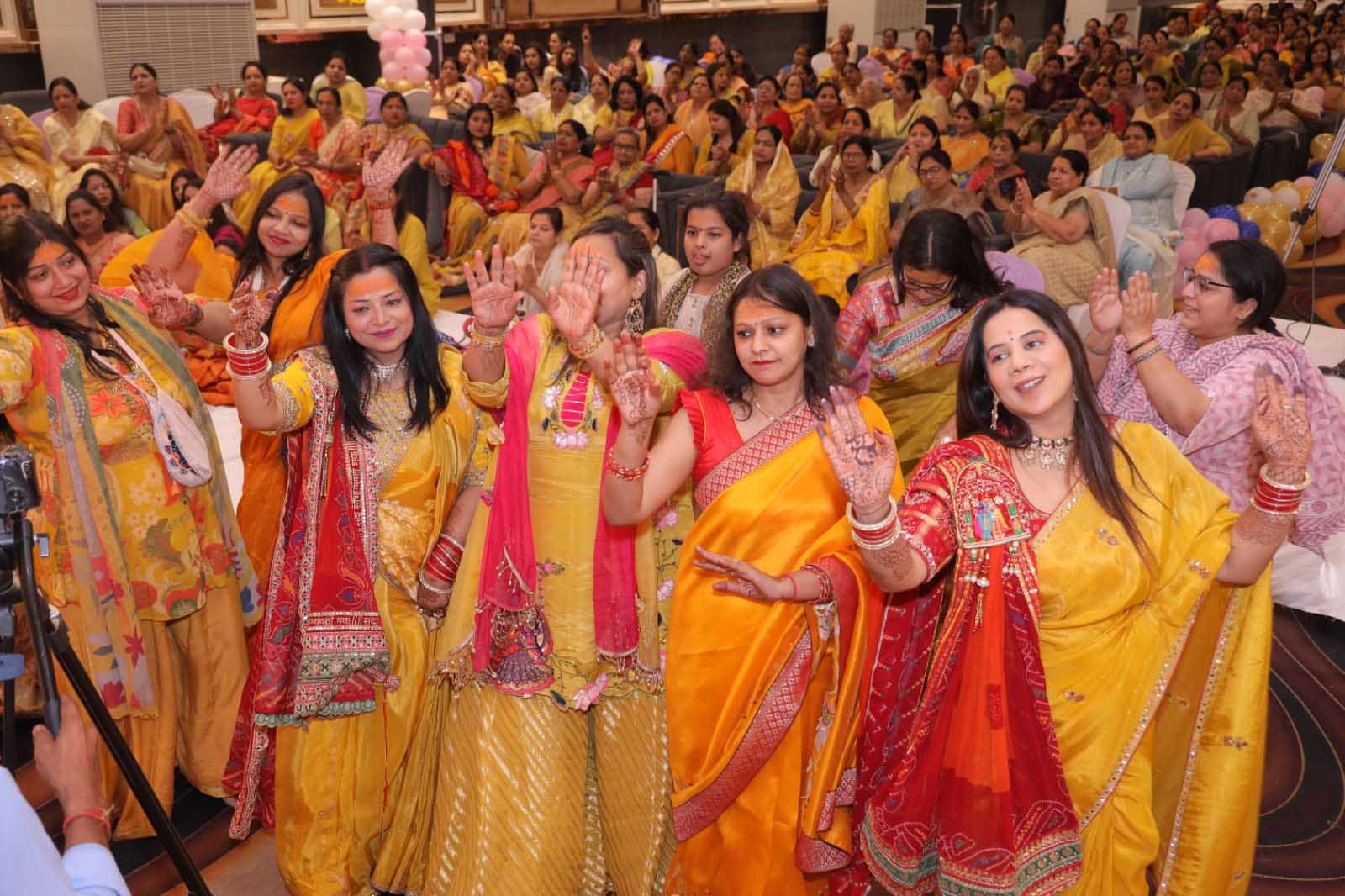 श्रीराम राइस ग्रुप तरावड़ी की ओर से आयोजित कथा के पांचवें दिन भक्ति में लीन हुए श्रद्धालु श्रीराम राइस ग्रुप तरावड़ी की ओर से आयोजित कथा के पांचवें दिन भक्ति में लीन हुए श्रद्धालु