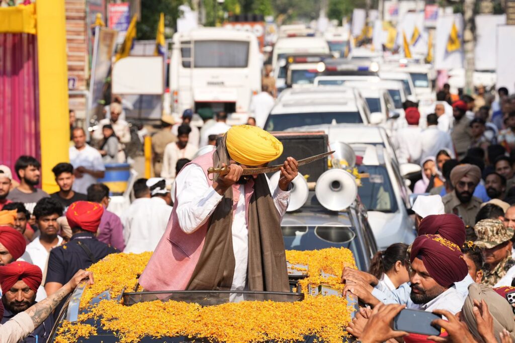 बीजेपी को जहां भी चुनाव लड़ना होता है, वह वहां जाकर झगड़े करवाती है