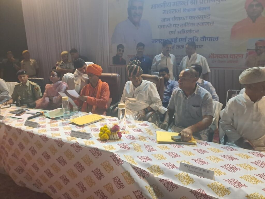 केंद्रीय मंत्री श्री गजेन्द्र सिंह शेखावत ने फलसूण्ड में की जनसुनवाई एवं रात्रि चौपाल, भीषण गर्मी को देखते हुए पेयजल एवं विद्युत व्यवस्थाओं में लापरवाही नहीं बरतने के निर्देश