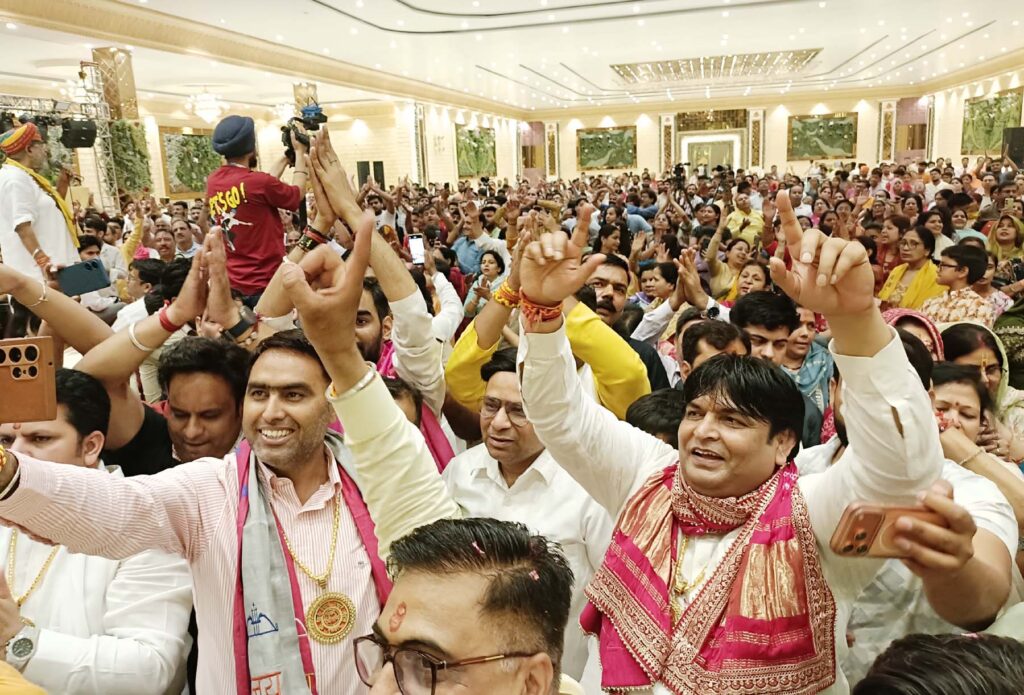 गुरुग्राम। श्री खाटू श्याम प्रचार मंडल गुरुग्राम की ओर से आयोजित 38वें श्री श्याम बसंत महोत्सव के दूसरे एवं अंतिम दिन श्री श्याम बाबा का भव्य जागरण हुआ। इसमें पहुंचे कलाकारों ने रातभर बाबा का गुणगान करके समां बांधे रखा।