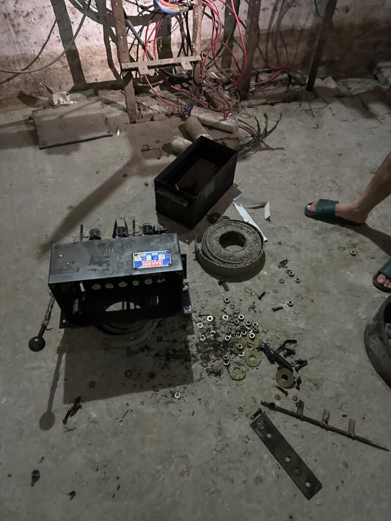 जाखल में राइस शैलरों पर चोरों का धावा: दो दिन में दो वारदातें, व्यापारियों ने दी आंदोलन की चेतावनी जाखल की भारत कोटन फैक्टरी और सिंगला राइस मिल से चोर 55 हजार रुपये का कॉपर तार और अन्य सामान चुरा ले गए।