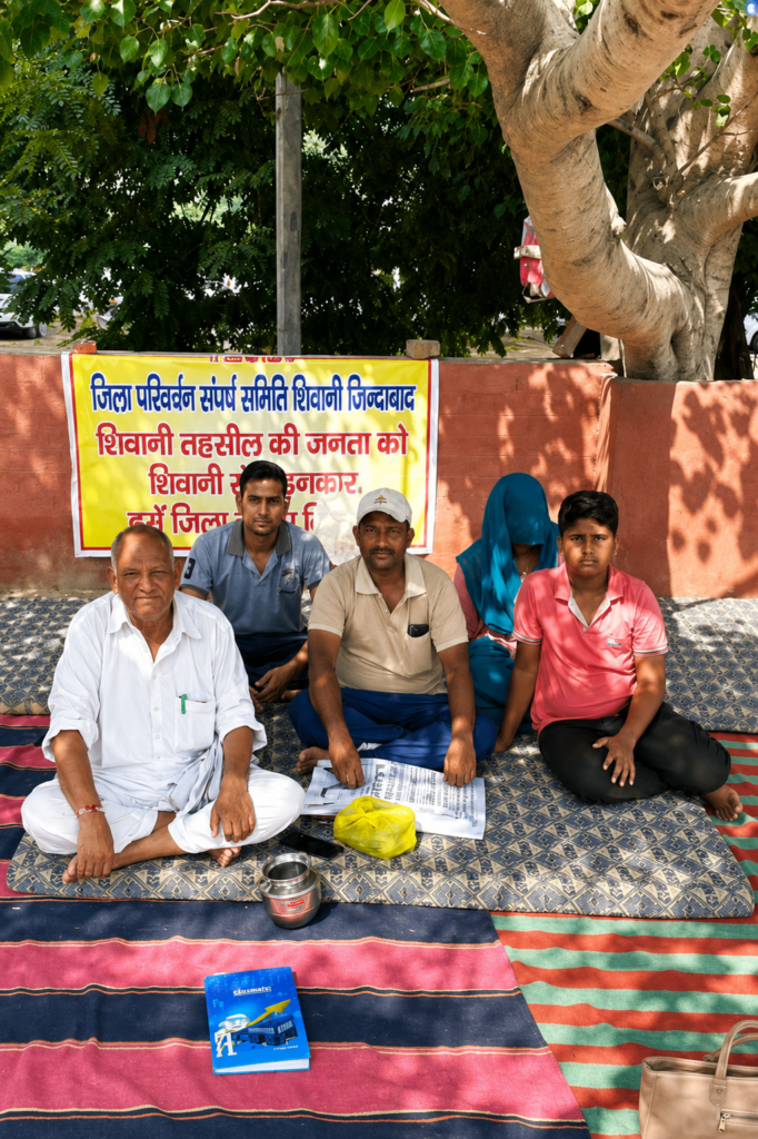 सिवानी क्षेत्र में पिछले 10 वर्षों से जिला हिसार में शामिल किए जाने की मांग उठ रही है। लोगों का कहना है कि शिक्षा, स्वास्थ्य, व्यापार और परिवहन के लिहाज से उनका जुड़ाव हिसार से अधिक है।