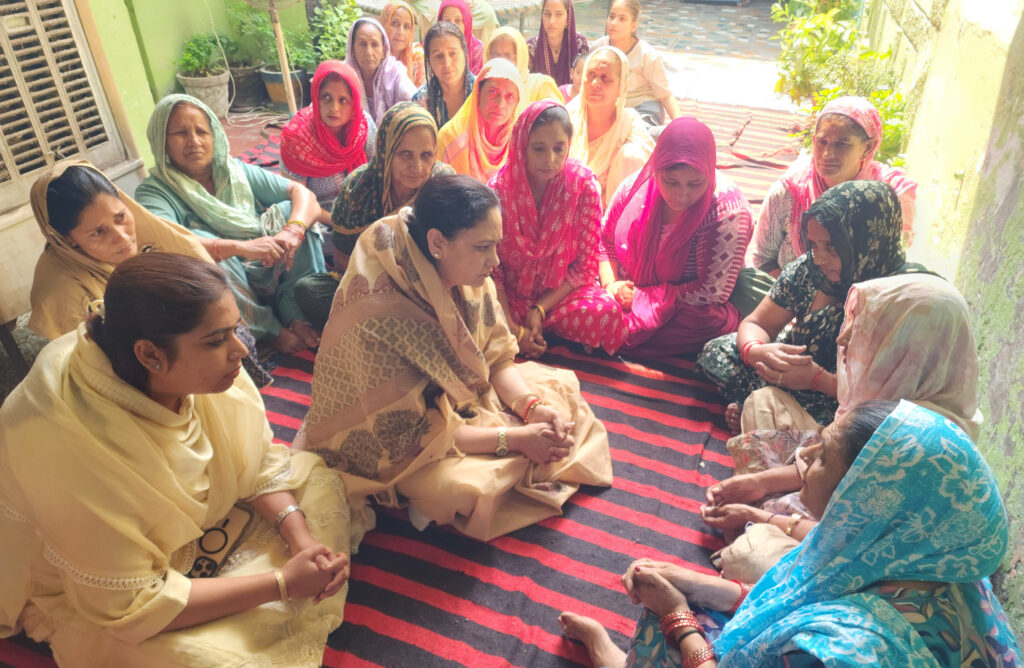 हरियाणा बाल कल्याण परिषद की उपाध्यक्ष सुमन सैनी ने शोक संतप्त परिवारों को बंधाया ढांढस