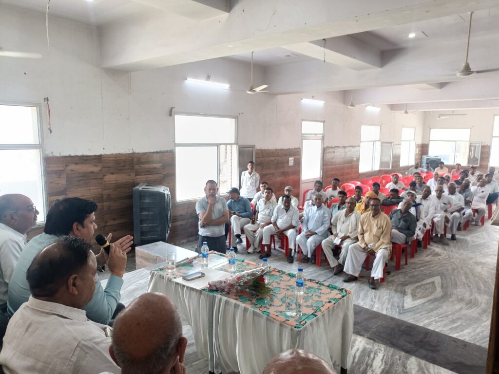 पंचायत घर में आयोजित ग्राम सभा क़ी बैठक में लिए जाम मुक्त कस्बा बारे प्रबुद्धजनों के सुझाव