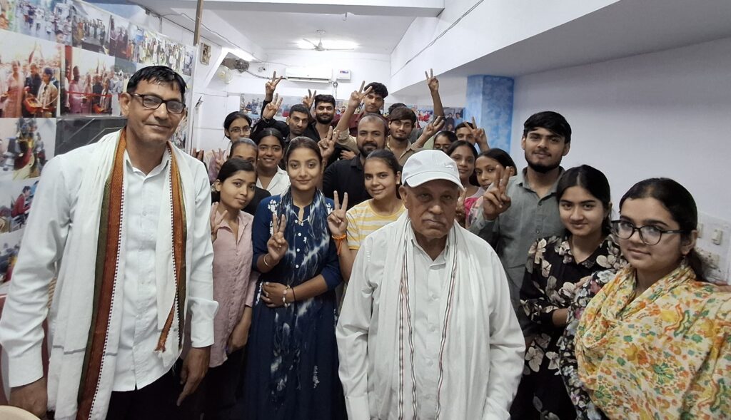 रेवाड़ी में शिक्षित बेरोजगारों की हुंकार राष्ट्रीय रोजगार नीति, वार्षिक भर्ती कैलेंडर और ₹20 हजार जॉब्लेस क्लेम की मांग बैठक में युवाओं ने अपनी ज्वलंत समस्याओं को प्रमुखता से उठाते हुए सरकार से राष्ट्रीय रोजगार नीति घोषित करने तथा रोजगार संबंधी व्यवस्थाओं में व्यापक सुधार करने की मांग की।