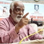 लेखक माकपा के पोलिट ब्यूरो सदस्य, पूर्व सांसद और 'पीपुल्स डेमोक्रेसी' के संपादक हैं। अनुवादक अखिल भारतीय किसान सभा से संबद्ध छत्तीसगढ़ किसान सभा के उपाध्यक्ष हैं। संपर्क बादल सरोज