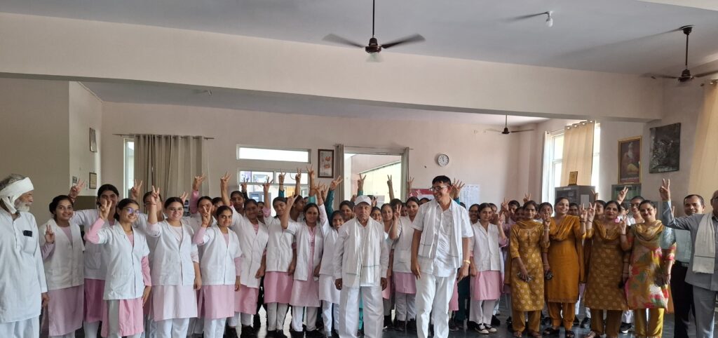 रेवाड़ी: लोक सेवा मंच की मांग – हर सार्वजनिक संस्थान में मेडिकल केयर यूनिट अनिवार्य हों, फर्स्ट एड से बच सकती हैं जानें जनहित के मद्देनजर सरकार को करना चाहिए स्वास्थ्य सेवाओं का तुरंत विस्तार : अशोक प्रधान